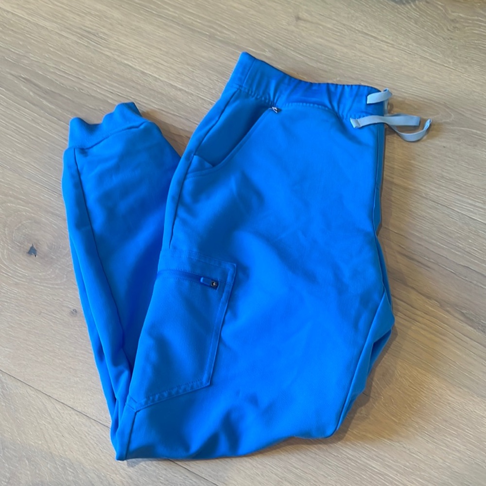 FIGS ZAMORA SCRUB PANT CAPRI BLUE